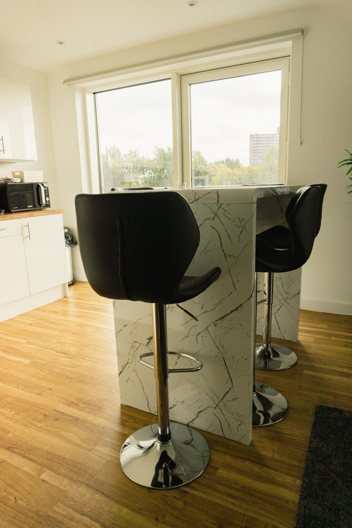 Manchester'S Luxurious 2-Bed Haven With Balcony - Canal Views & Proximity To Manchester United Esterno foto