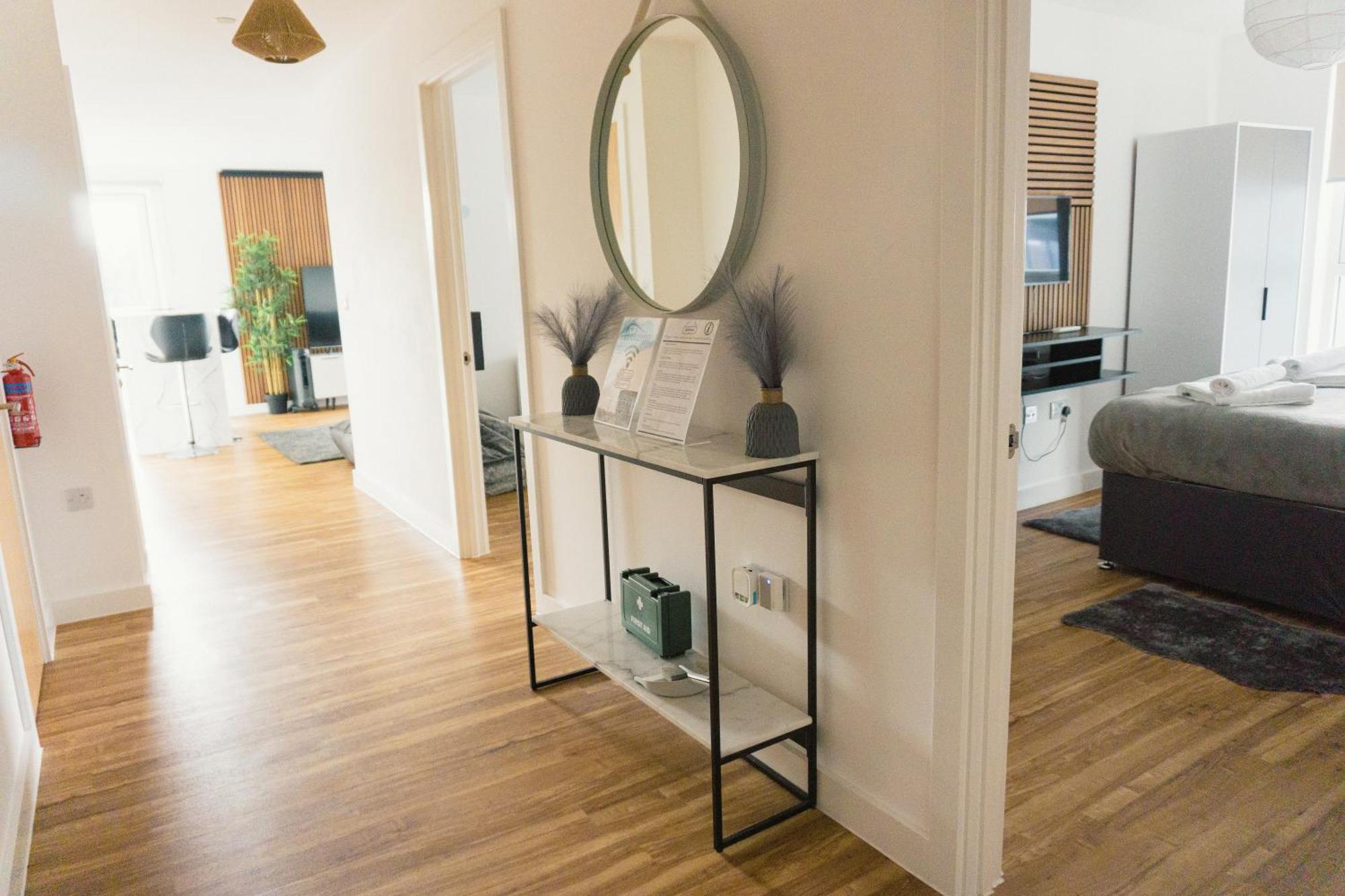 Manchester'S Luxurious 2-Bed Haven With Balcony - Canal Views & Proximity To Manchester United Esterno foto
