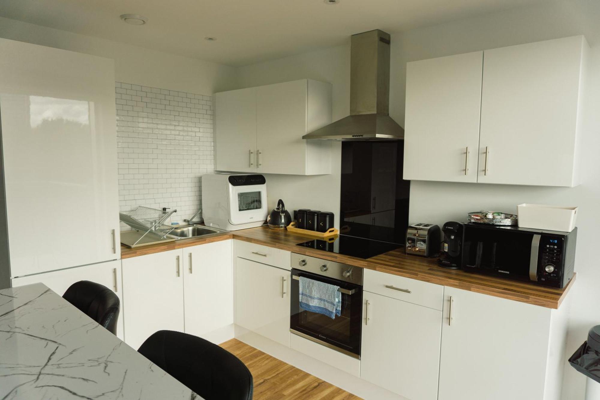 Manchester'S Luxurious 2-Bed Haven With Balcony - Canal Views & Proximity To Manchester United Esterno foto