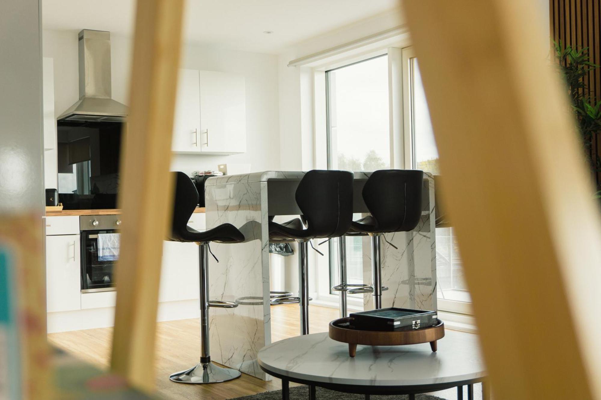 Manchester'S Luxurious 2-Bed Haven With Balcony - Canal Views & Proximity To Manchester United Esterno foto