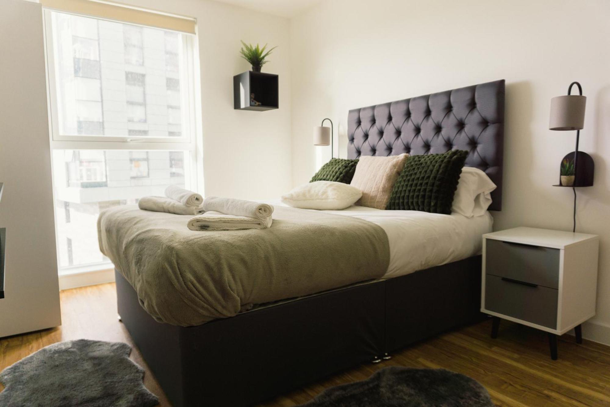 Manchester'S Luxurious 2-Bed Haven With Balcony - Canal Views & Proximity To Manchester United Esterno foto