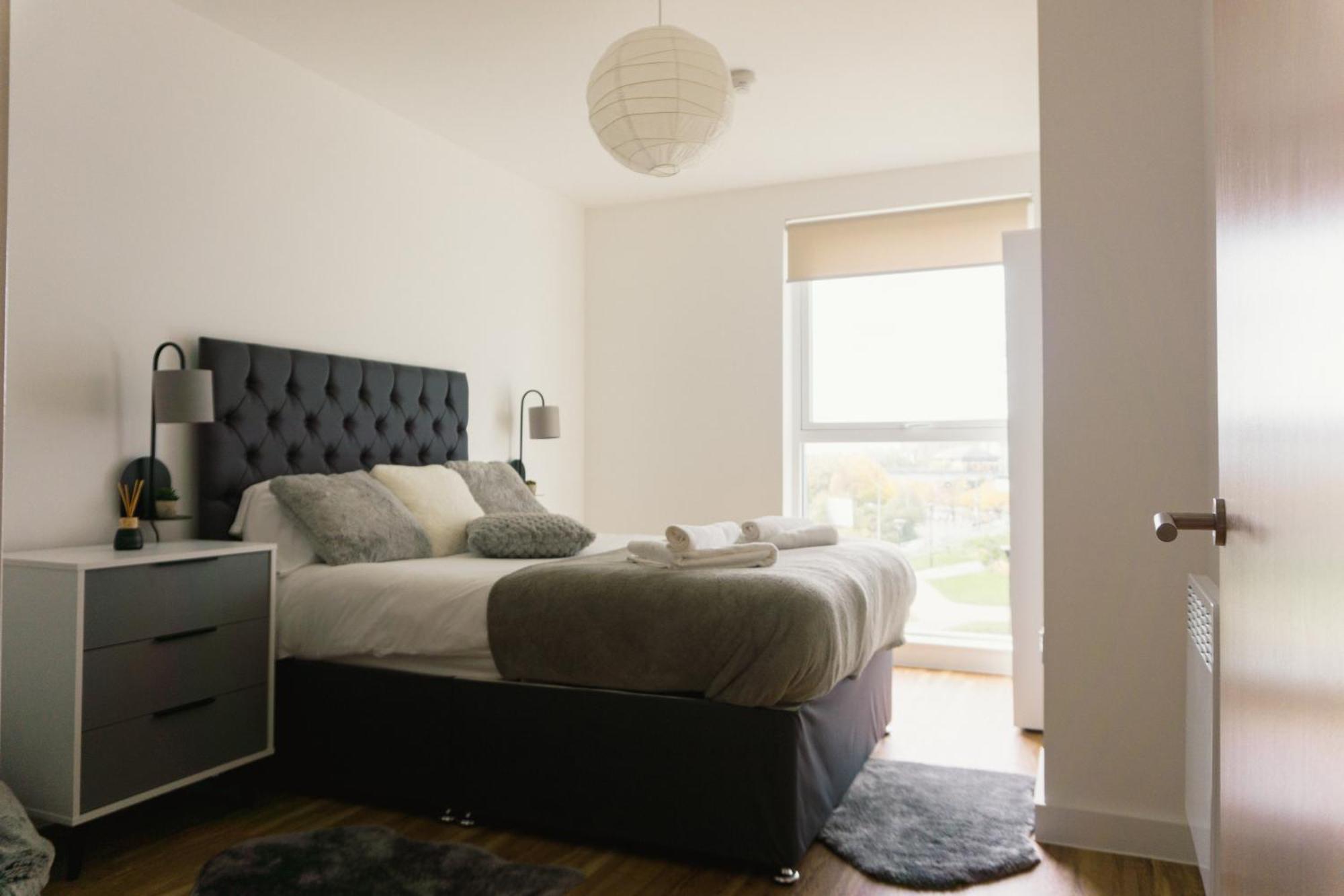 Manchester'S Luxurious 2-Bed Haven With Balcony - Canal Views & Proximity To Manchester United Esterno foto