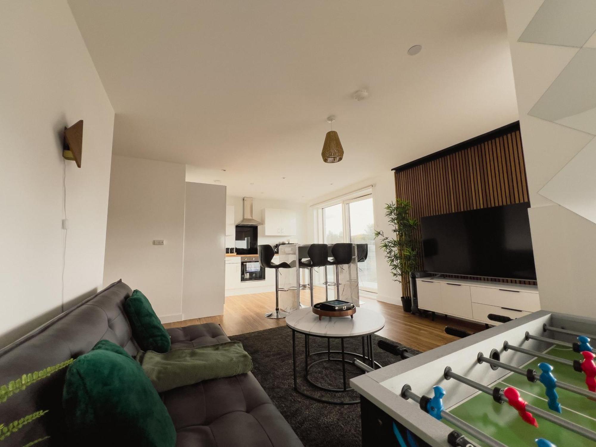 Manchester'S Luxurious 2-Bed Haven With Balcony - Canal Views & Proximity To Manchester United Esterno foto