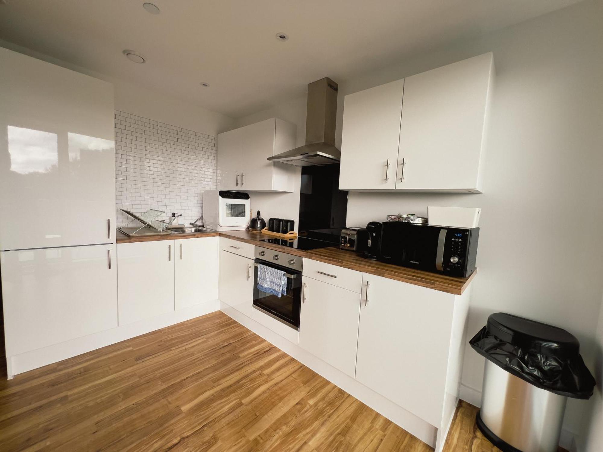 Manchester'S Luxurious 2-Bed Haven With Balcony - Canal Views & Proximity To Manchester United Esterno foto